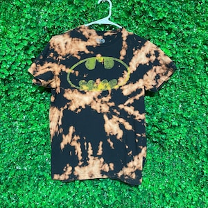 Koszulka Vintage Acid Wash Faded Batman Logo, Dorosły mężczyzna XXL + XL Przerobiona odzież, Wyprodukowano w USA, Tie Dye, N11, N104