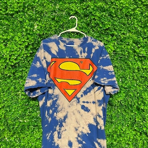 Koszulka Vintage Acid Wash Superman Logo, Dorosły mężczyzna XXL, Przerobiona odzież, Wyprodukowano w USA, Tie Dye, M78