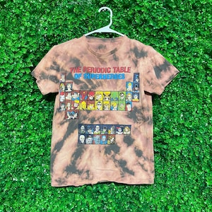 Koszulka Vintage Acid Wash Periodic Table of Superheroes, męska, rozmiar S, przerobiona, wyprodukowana w USA, Tie Dye, M131