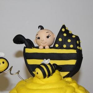 Fondanttaart- of cupcaketoppers met bijenthema