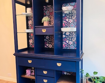 Moderne blauwe porseleinkast/vitrine