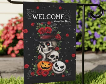 Drapeau de jardin d'Halloween anti-MAGA : têtes de mort, citrouilles et roses, décoration de jardin politique subtile
