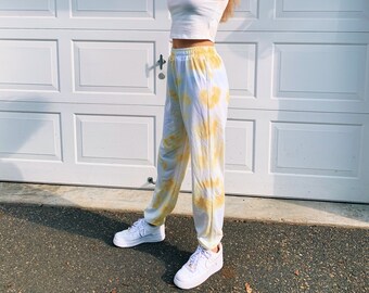 yellow sweatpants outfit
