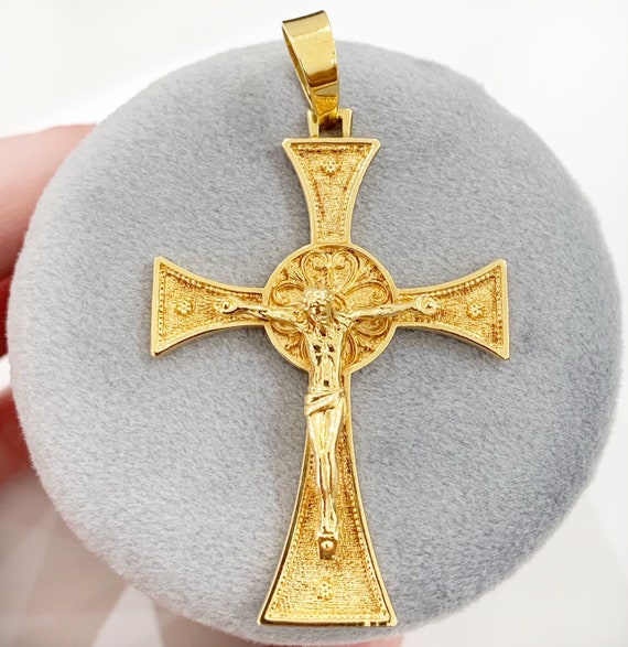 Vintage Gothic Style 18K Crucifix
