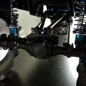 1/10 Scale Cen Racing F450 and Sicario Rear 4 link suspension mount