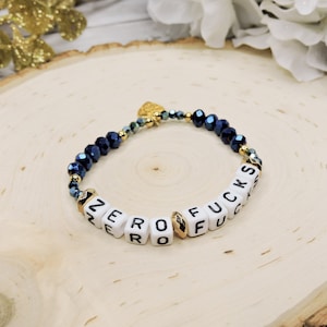 Pulsera con letras de cuentas ZERO FUCKS: joyas atrevidas con actitud y descaro