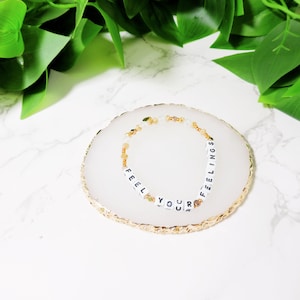 Pulsera de cuentas con letras SIENTE TUS SENTIMIENTOS - Joyería de terapia motivacional
