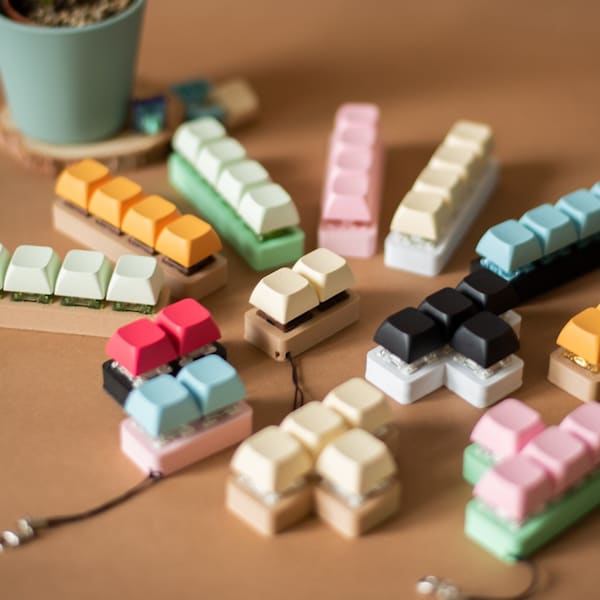 Mechanical keyboard fidget keychain in pastel