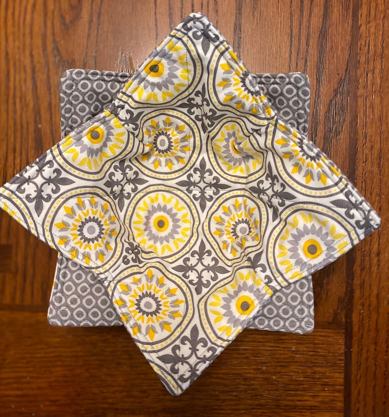 Soup Bowl Cozy Buddy Pot Holder Yellow and Gray Fleur-de-lis