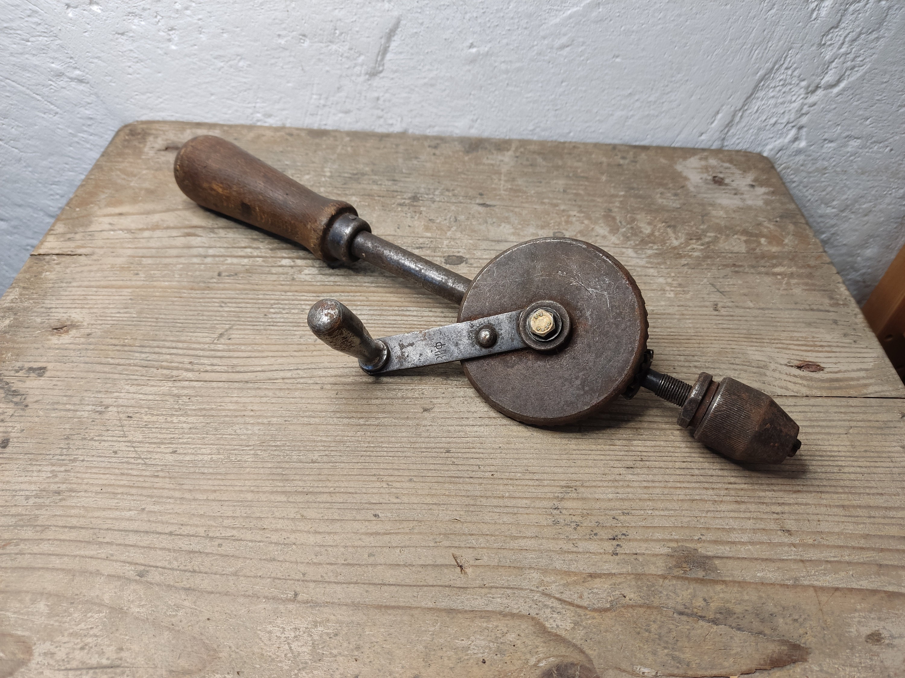 Perceuse manuelle vintage perceuse mécanique outils anciens -  France
