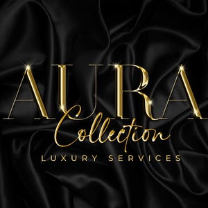 Puede incluir: Un logotipo dorado sobre un fondo negro con el texto "AURA Collection LUXURY SERVICES".