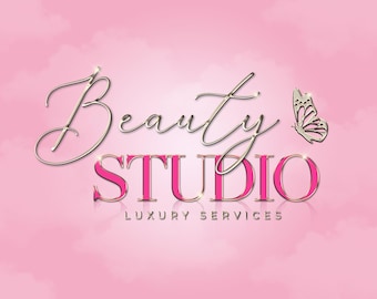 Pode incluir: Logotipo rosa e dourado para um estúdio de beleza. As palavras "Beauty STUDIO" estão em itálico e negrito, com a palavra "STUDIO" em rosa brilhante. Uma borboleta dourada está no lado direito, e as palavras "LUXURY SERVICES" estão na parte inferior.