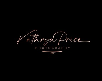 Può includere: Un logo per Kathryn Price Photography, con una firma a mano in color oro rosa.