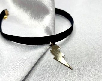 Black velvet choker with gold charm, Gold arrow charm necklace choker, Handmade jewelry gift for her, Lightning bolt charm, Meaning gift