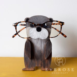 Wooden Otter Glasses Stand