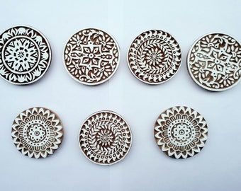 Hennatrycksstämpel: Rund träkloss, set med 7 st