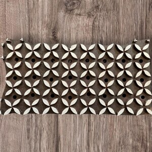 Blocco da stampa in legno – Intagliato a mano 8x4" – Motivo floreale ripetuto – Timbro tessile – Timbro per stampa a blocco – Realizzato artigianalmente