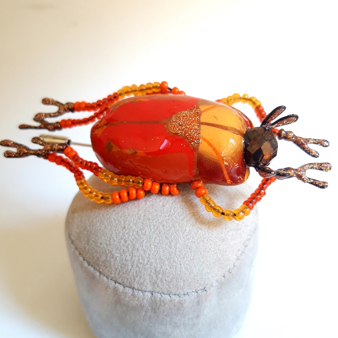 Mariquita O Mariquita Sobre Fondo Blanco. Insecto. Escarabajo Negro Rojo 97234 73