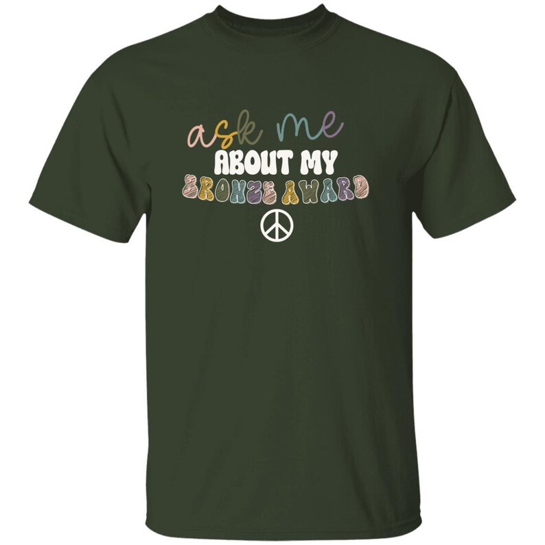 JEUNESSE Interrogez-moi sur mon cadeau de fin d'année de t-shirt de récompense de bronze Girl Scout Forest