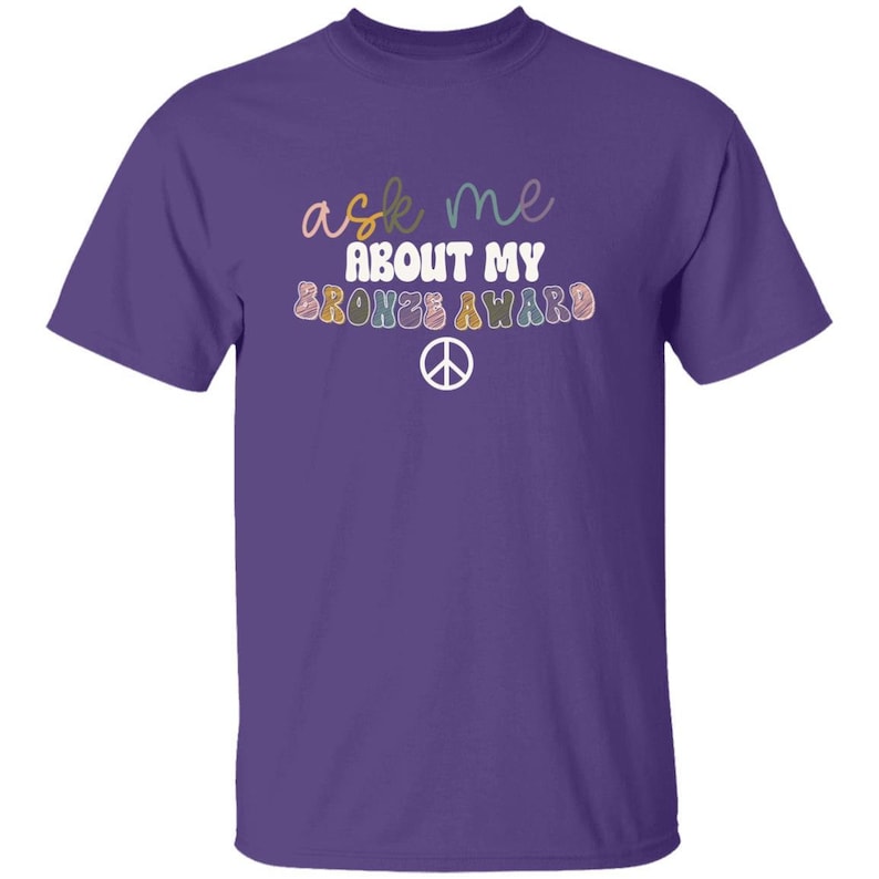 JEUNESSE Interrogez-moi sur mon cadeau de fin d'année de t-shirt de récompense de bronze Girl Scout Purple