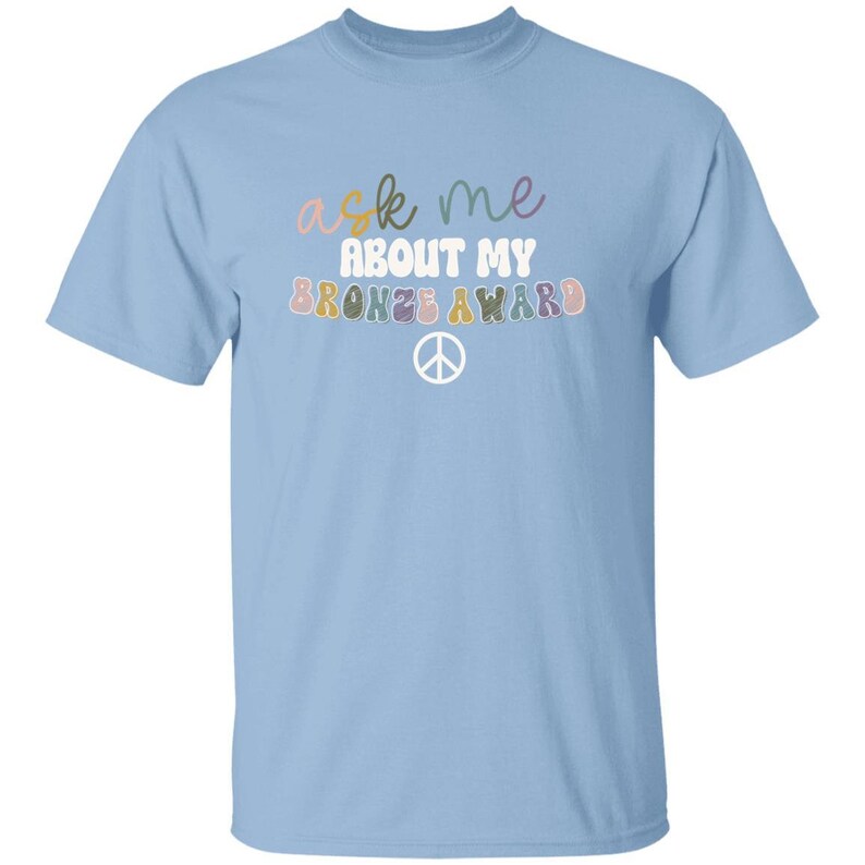 JEUNESSE Interrogez-moi sur mon cadeau de fin d'année de t-shirt de récompense de bronze Girl Scout Light Blue