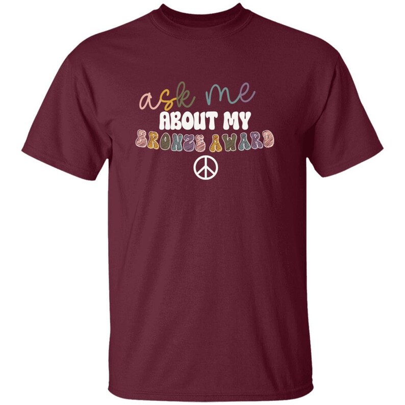 JEUNESSE Interrogez-moi sur mon cadeau de fin d'année de t-shirt de récompense de bronze Girl Scout Maroon