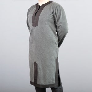 Middeleeuwse Viking tuniek voor LARP kostuum cosplay. Donkergrijze Viking tuniek.