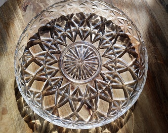 Grande assiette ronde vintage en verre, assiette de service en verre pressé, plateau à fruits en verre, plateau pour centre de table en verre transparent / Italie / années 1970