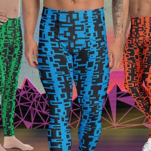 Könnte beinhalten: Vier Leggings mit geometrischem Muster in Schwarz, Blau, Grün und Orange. Die Leggings sind aus dehnbarem Stoff und haben eine bequeme Passform.
