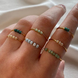 Simple golden anxiety rings with colored glass beads - Customizable fidget rings - Ring set - Adjustable size