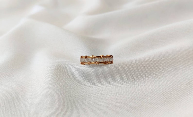 Zweireihiger einfacher gold Ring mit Labradorit perlen Bild 3