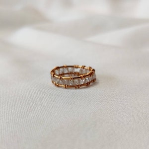 Zweireihiger einfacher gold Ring mit Labradorit perlen Bild 1