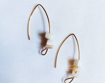 Thread earrings with mother-of-pearl slices