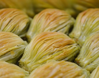 Premium Handmade Baklava, Mussel Turkish Baklava, Creamy Baklava, Pistachio Baklava, Traditional Dessert, Baklava, Sweet Gift, 1.1lb - 500g