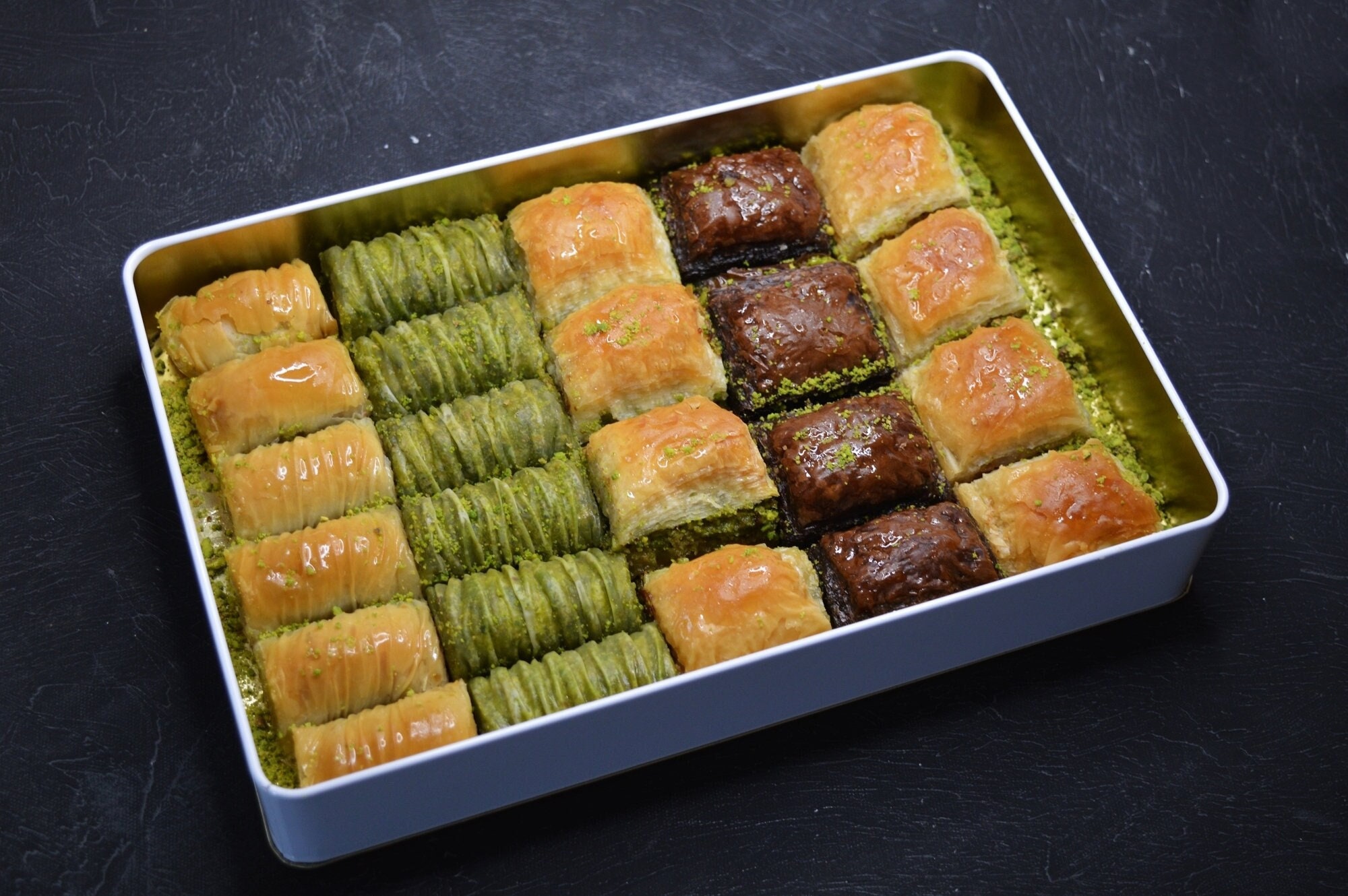 Handmade Assorted Baklava, Traditional Turkish Dessert, Pistachio Baklava,  Mixed Baklava, Turkish Baklava,handmade Baklava, Metal Tin Box -  Sweden