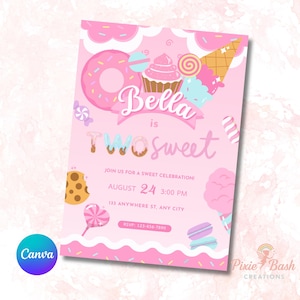 Puede incluir: Invitación de cumpleaños rosa y blanca con el texto "Bella is Two Sweet". La invitación presenta ilustraciones de dulces, incluyendo una rosquilla, una magdalena y un cono de helado. También se incluye la fecha y hora de la fiesta.