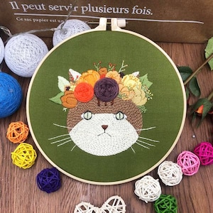 Cat embroidery kit beginner, brown cat beginner embroidery, modern embroidery, animal embroidery full kit with needlepoint hoop, DIY kits