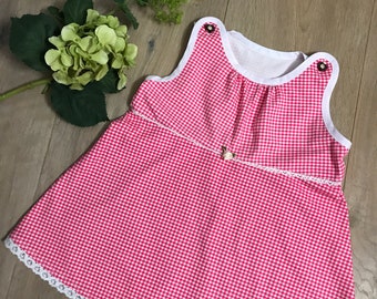 Kleid für Babys im Trachtenlook