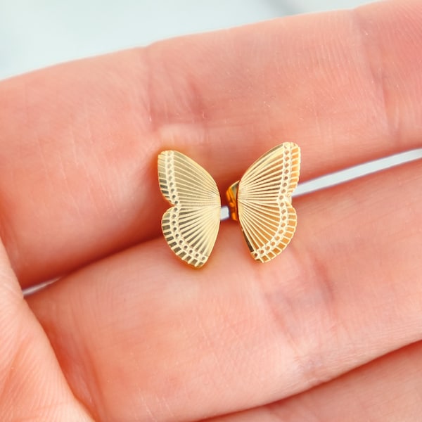 Paire de boucles d'oreilles papillon soleillées plaquées or 18 carats résistant à la ternissure minimaliste, demoiselle d'honneur, cadeau délicat de mère pour elle, maman