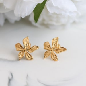 Flower Pair Stud Earrings, 18K Gold, Simple Everyday, Bridesmaid Mothers Gifts for Her, Mom, Tarnish Resistant Minimalist Waterproof