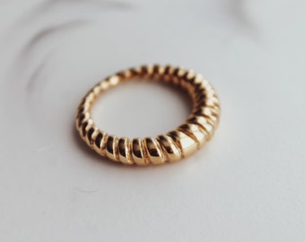 Thin Croissant Ring, 18K Gold Simple Statement Ring, Bridesmaid, Mothers Gift for her, Dainty, Minimalist, Ring for women, Waterproof