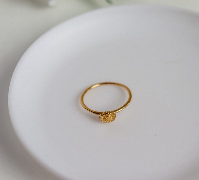 Sunflower Ring, 18K Gold Simple Statement Ring, Bridesmaid, Mothers Gift for her, Dainty, Minimalist, Ring for women, Waterproof image 4