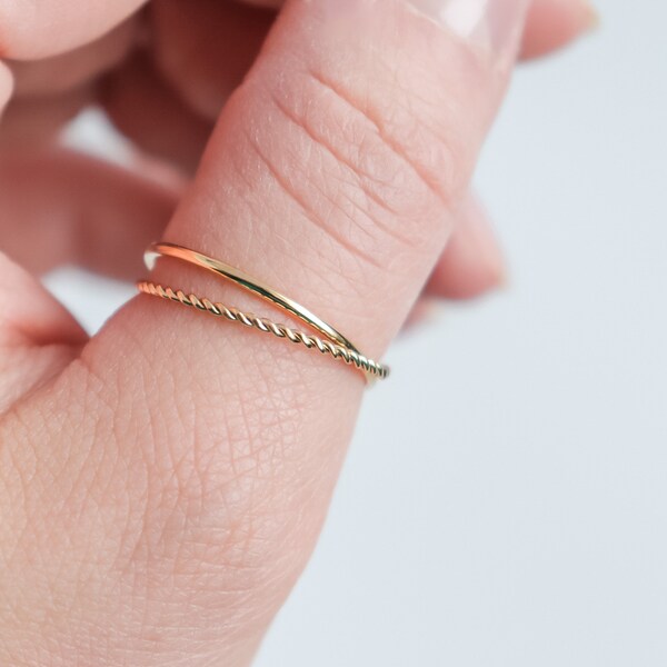 Wire Fidget Ring, 18K Gold, Everyday Rings, Mothers Gift for her, Mom, Girl Friend. Ring for women, Anxiety Ring. Stacking Ring