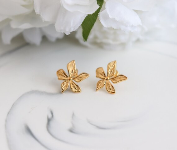 Simple daily use shop earrings artificial