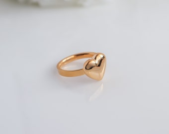 Heart Signet Ring 18K Gold Simple Statement Ring, Bridesmaid, Mothers Gift for her, Dainty, Minimalist, Ring for women, Waterproof