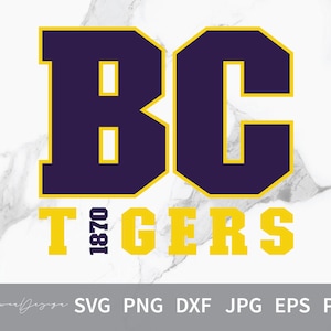 Op de afbeelding: Een paars en gouden grafisch ontwerp met de letters "BC" in een vet lettertype en het woord "TIGERS" eronder. Het nummer "1870" staat verticaal links van het woord "TIGERS".