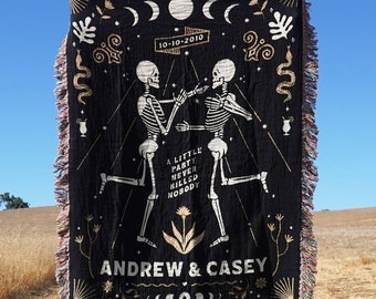 Personalized Dancing Skeleton Couple Woven Blanket Spooky Goth Gift Home Decor Halloween Themed Scary Gift Ideas