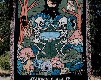 Gepersonaliseerde bos skeletdeken, bosrijke deken stel, gotisch jubileumcadeau, aangepaste skeletdeken, Cottagecore geweven plaid