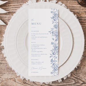 Menú de boda con tarjeta de lugar Menú de boda azul de Jouy Menú de boda floral Menú de mesa de boda con tarjeta de lugar azul Menú de boda chinoiserie