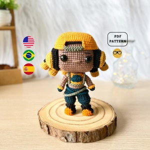 AMIGURUMI PATTERN Duelist Warrior Crochet Pattern | PDF Tutorial for Geeks | English Spanish Portuguese |